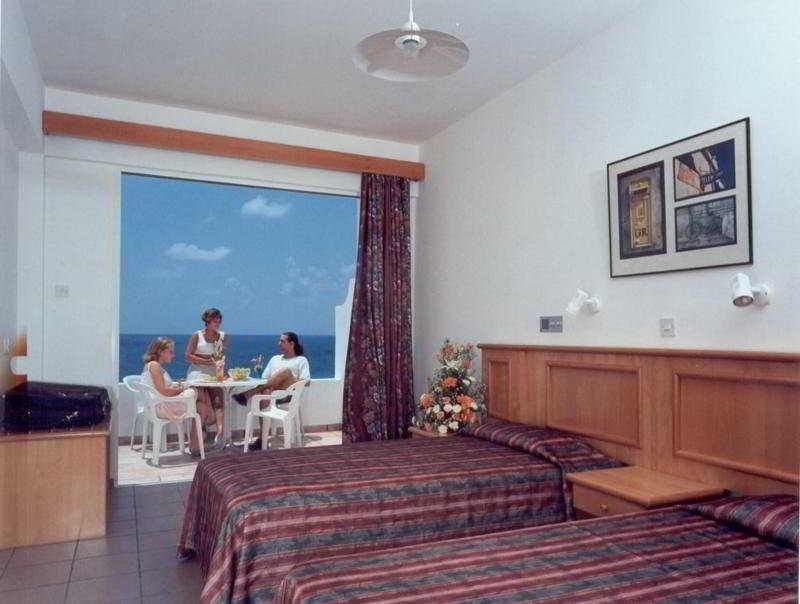 Corallia Beach Hotel Apartments Coral Bay Pokoj fotografie